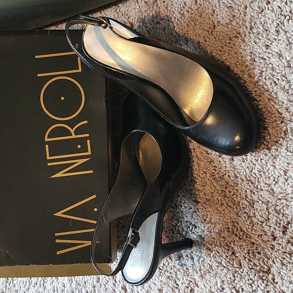 Via Neroli Deville slingback pumps. - Picture 3 of 3